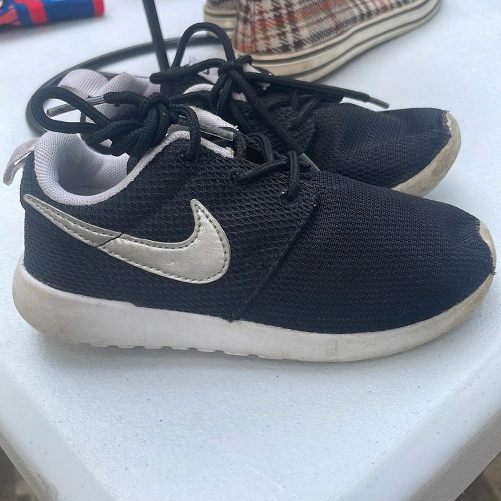 Nike kid Rosche One Running Shoe